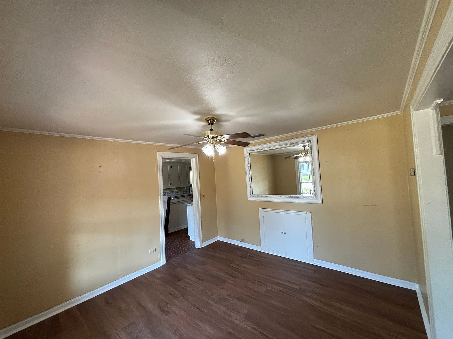 2 bed, 1.0 bath, $950 — Photo 2