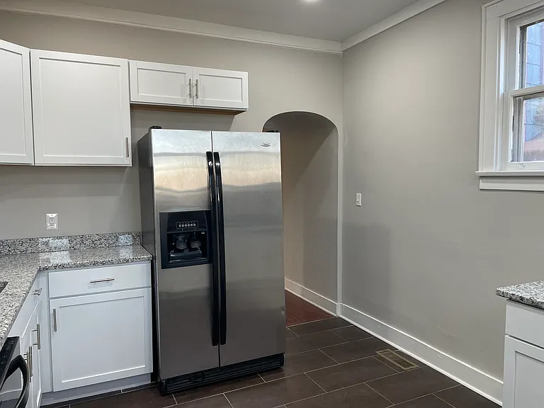 494 Reinhard Ave — Photo 10