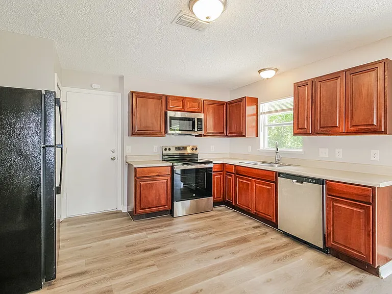 6510 Hillview Rd — Photo 7