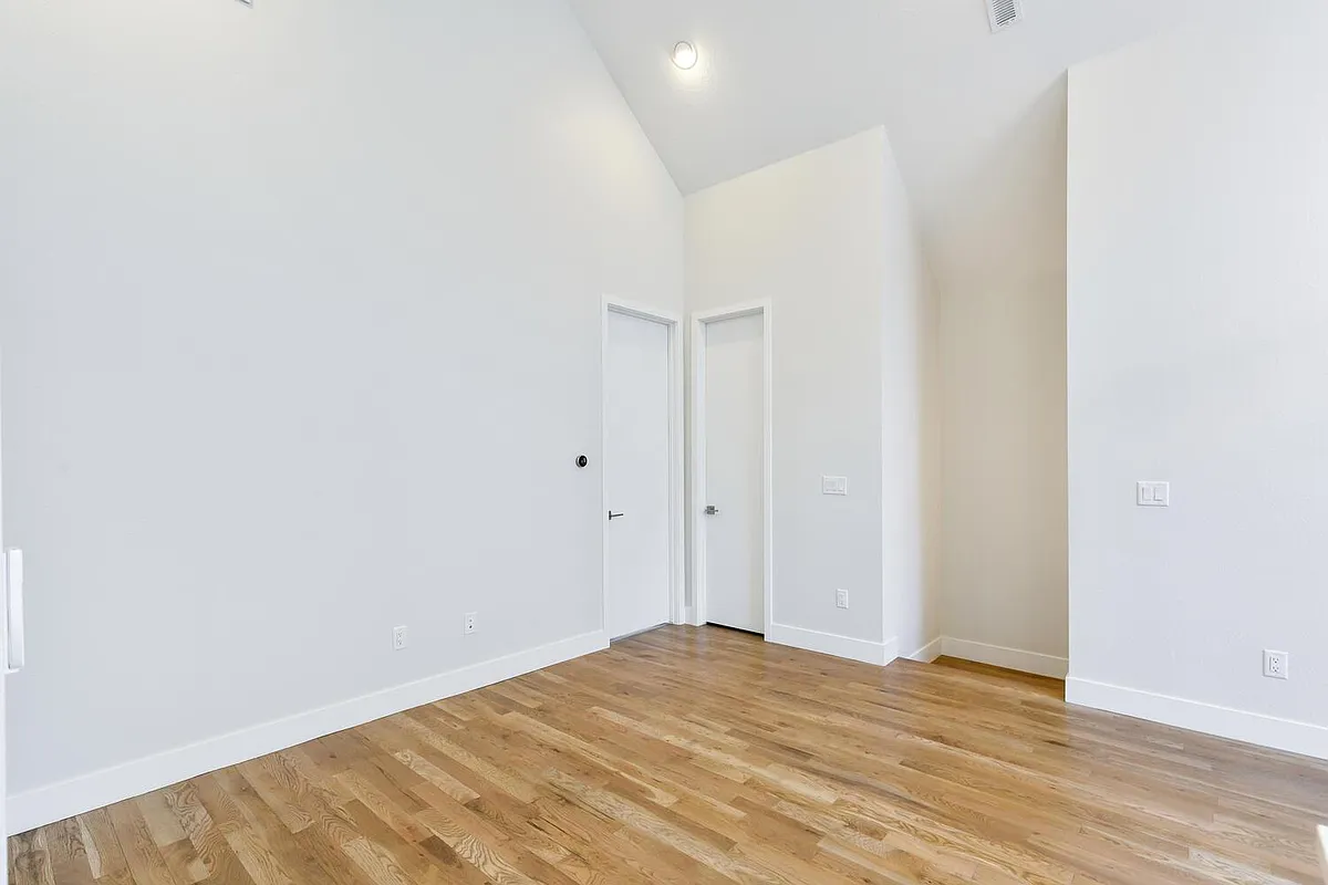 Building Photo - 3411 Albion St #5-1
