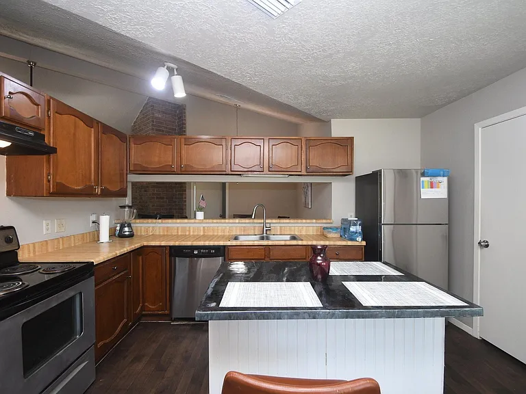 10102 Barmont Dr — Photo 3