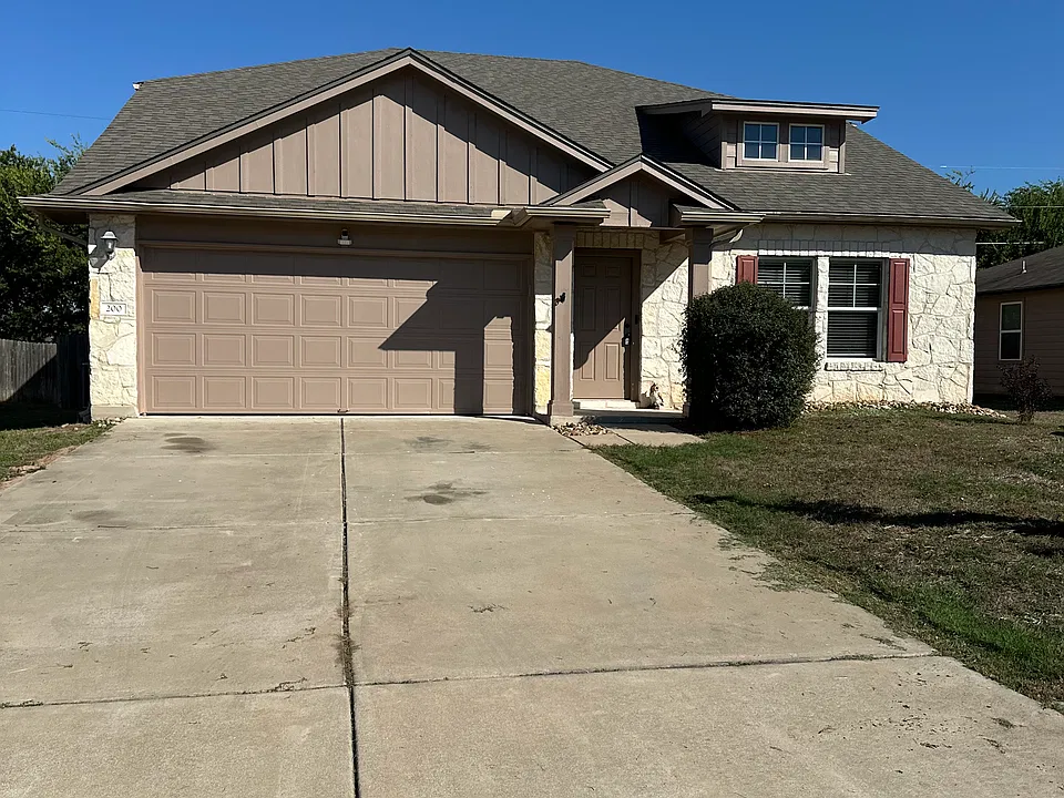 200 Adriana Ln