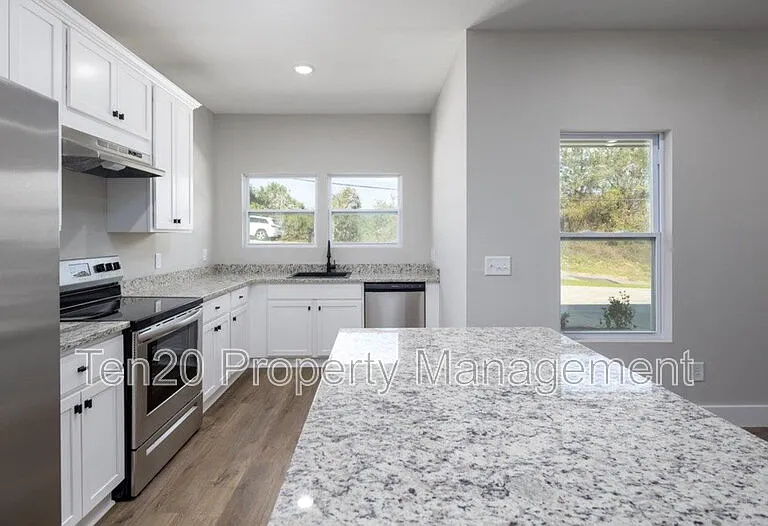 1346 Ingersoll Dr — Photo 8
