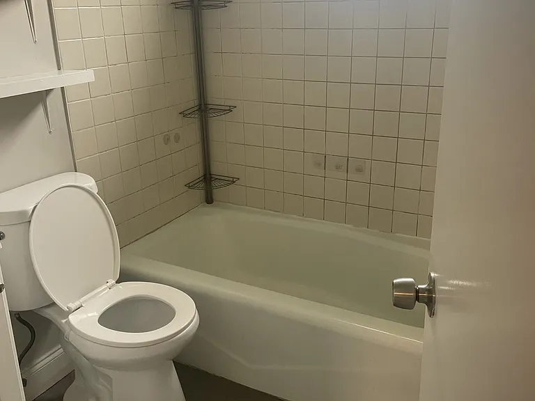 1208 Avondale Dr #38 — Photo 2