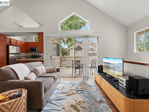 5th image of 7350 Cronin Cir
