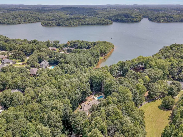 205 Cove Harbor Ct, Taylors, SC 29687