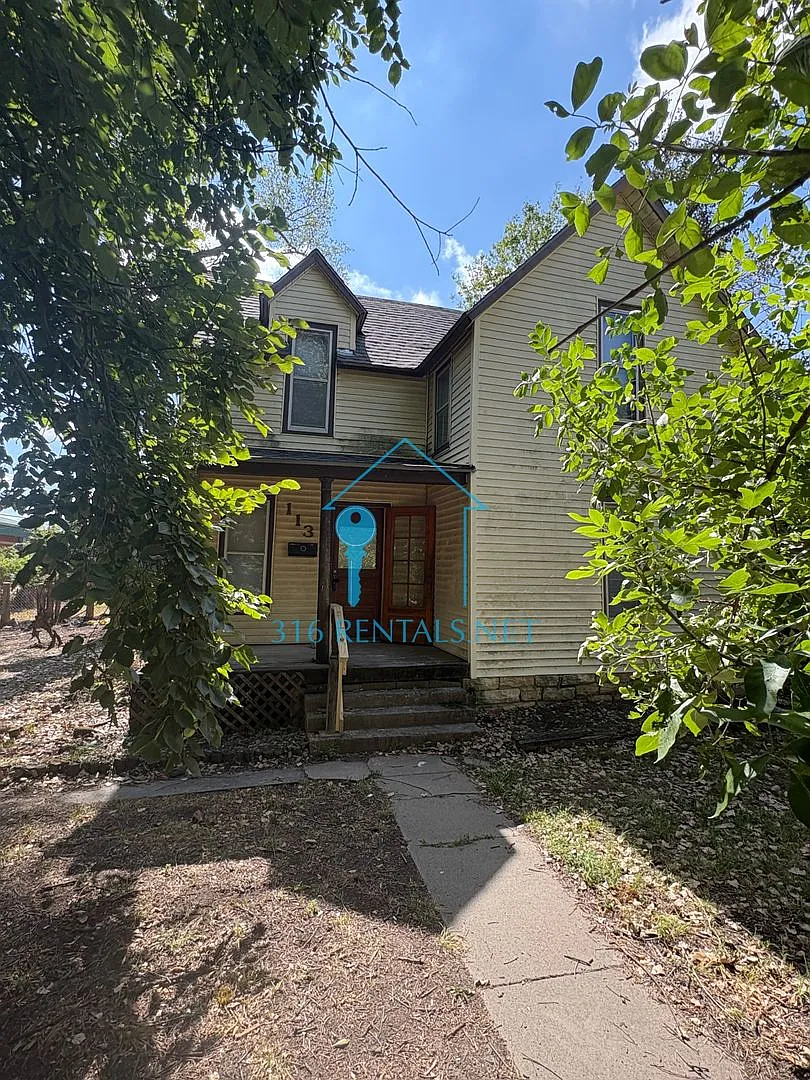 $1,249 - 4 bedroom / 1 bathrooms - Large Home! — Photo 1