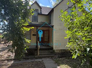 113 W 10th St, Newton, KS 67114