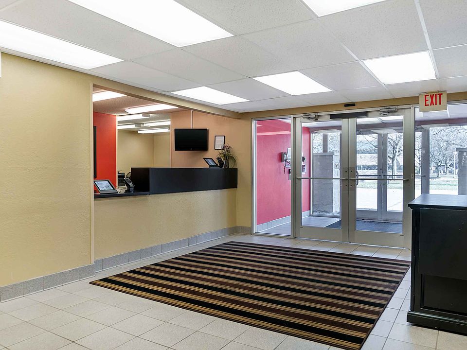 Lobby and Guest Check-in