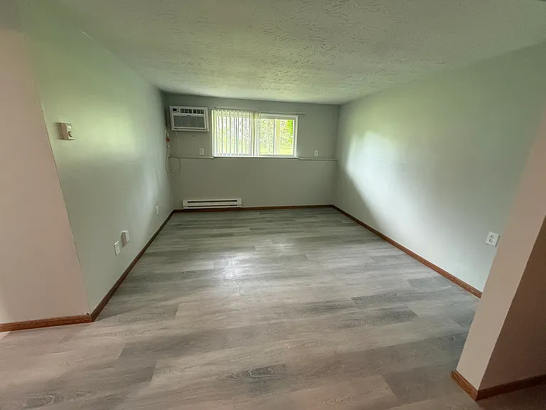 Oak Hills West Apartments — Photo 14