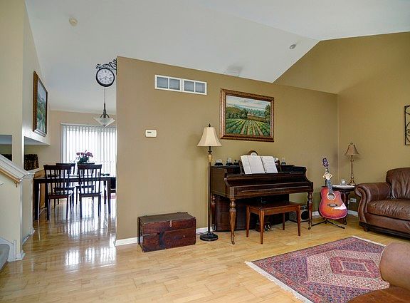 3rd image of 1556 Parkside Dr