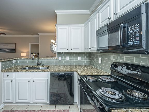 2nd image of 1600 Long Grove Dr Unit 825
