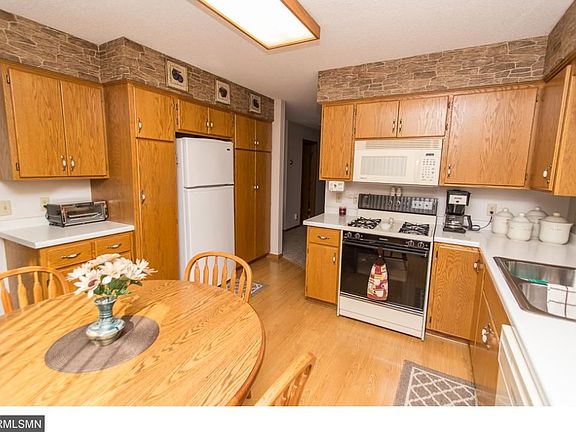 4th image of 420 Knollwood St W