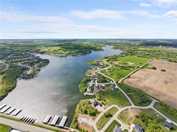 14 Omaha Cir, Lake Winnebago, MO 64034