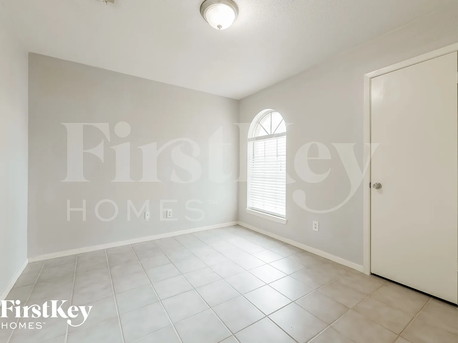3 bed, 2.0 bath, 1404 sqft, $1,670 — Photo 3