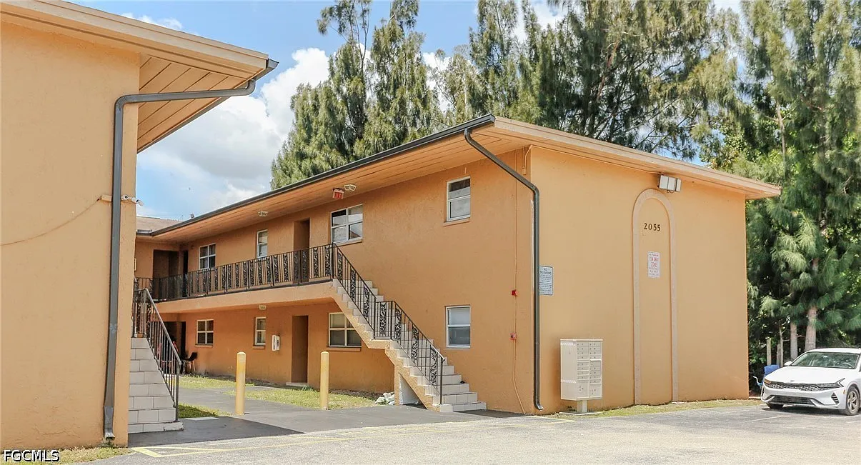 2 bed, 1.0 bath, 920 sqft, $1,100 — Photo 1