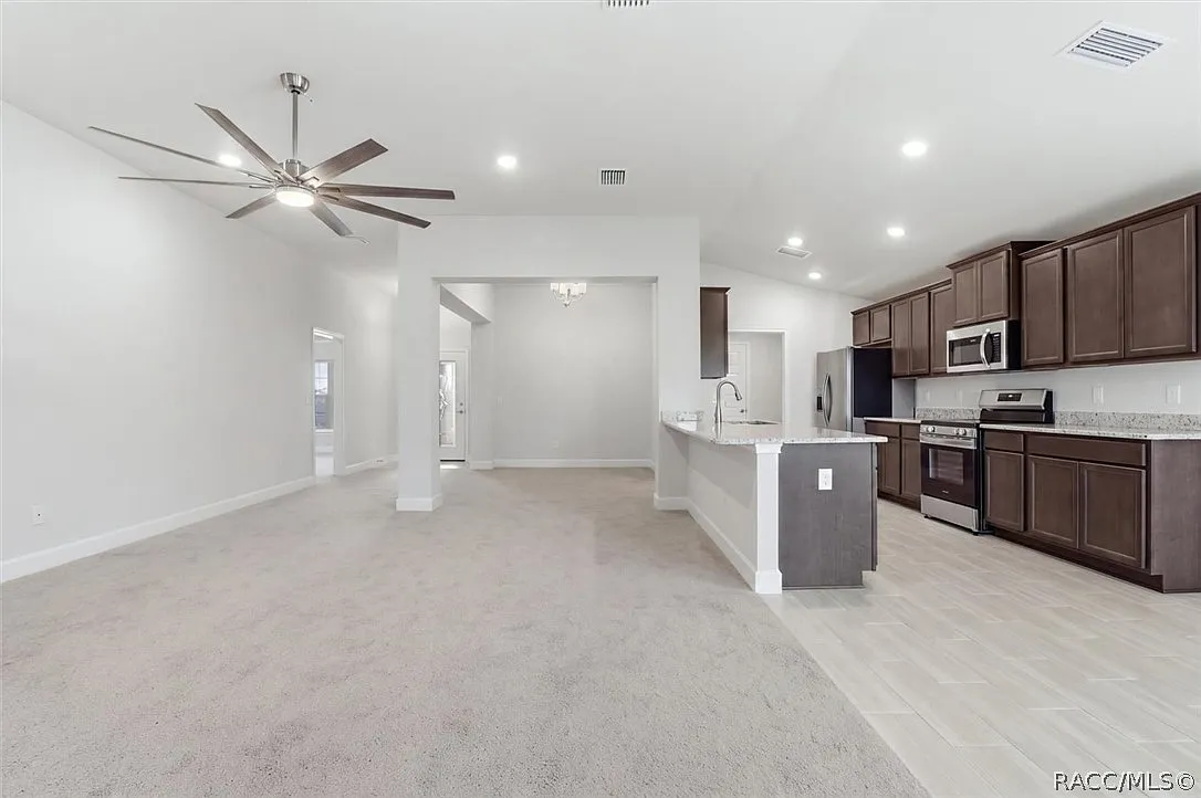 3 bed, 1628 sqft, $2,400 — Photo 4