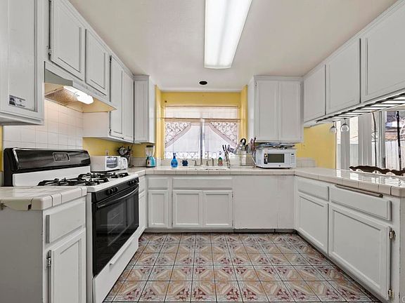 3rd image of 5542 Sun Ln