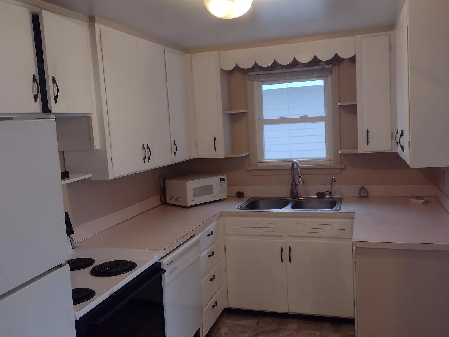 2 bed, 840 sqft, $1,200 — Photo 2