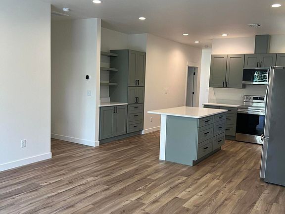 3rd image of 903 Verde Ln