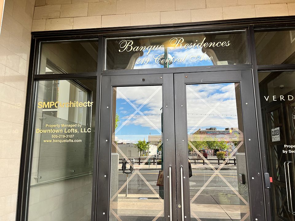 Entry to building