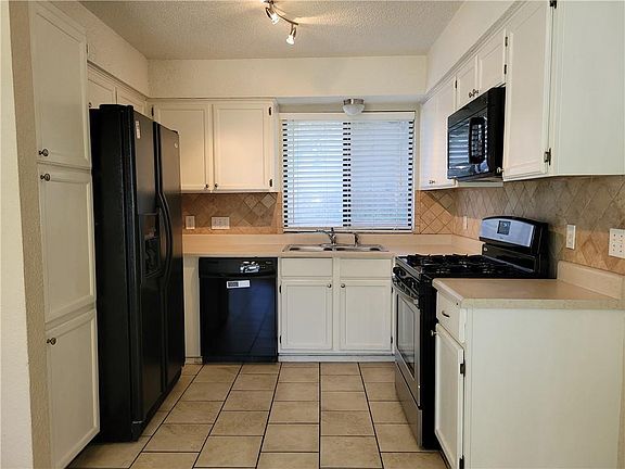 5th image of 1711 Provident Ln