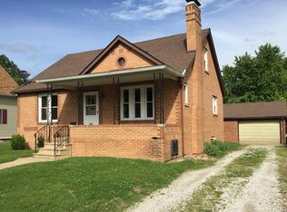 409 S Clinton St, New Athens, IL 62264