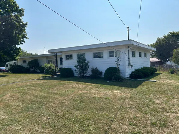 820 Green Glen Dr, Du Bois, PA 15801