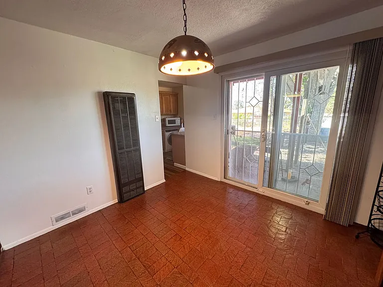 1205 Saint St NE — Photo 8