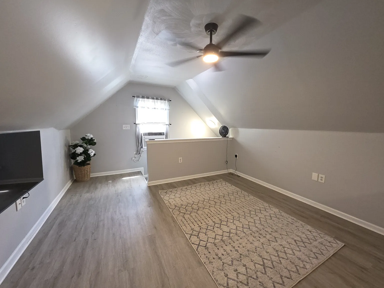 1 bed, 550 sqft, $1,000 — Photo 2