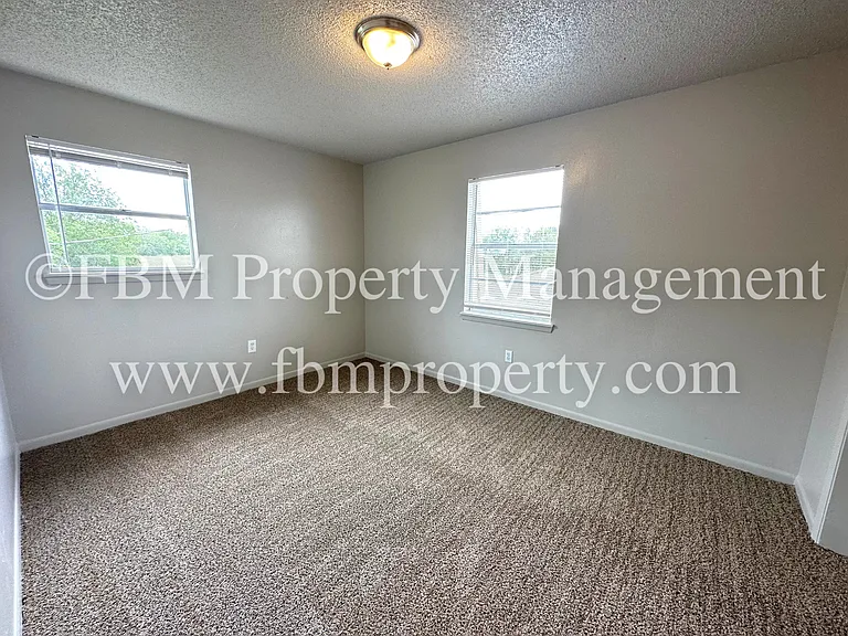 825 Tehuacana Dr #404 — Photo 11