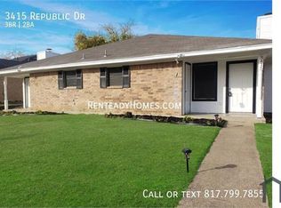 3415 Republic Dr, Forest Hill, TX 76140