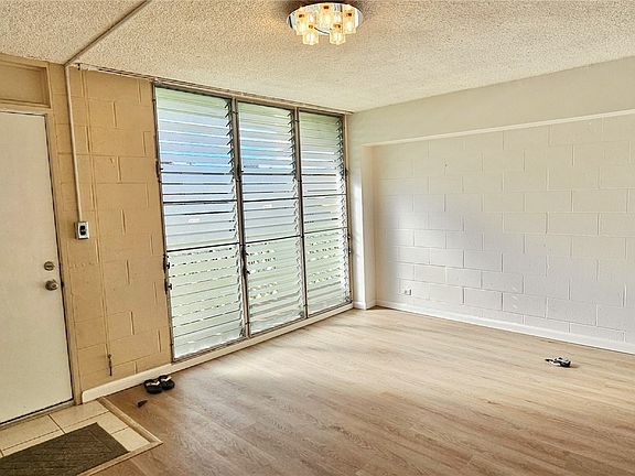 3rd image of 2120 Fern St APT 204