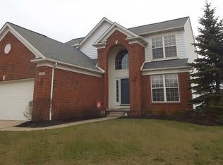 365 Lexington Cir, Broadview Heights, OH