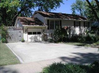 5208 SW 32nd St, Topeka, KS 66614