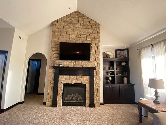 3rd image of 2304 Pinecrest Cir