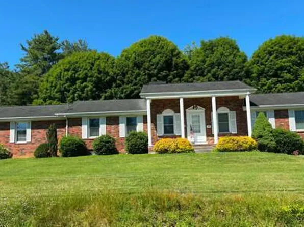 328 Lawndale Dr, Bristol, VA 24201