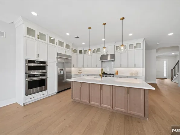 23 Muirfield Ct, Westwood, NJ 07675