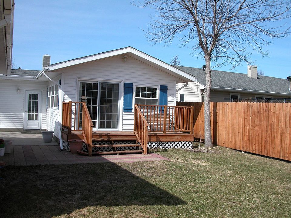 1st image of 525 2nd St E