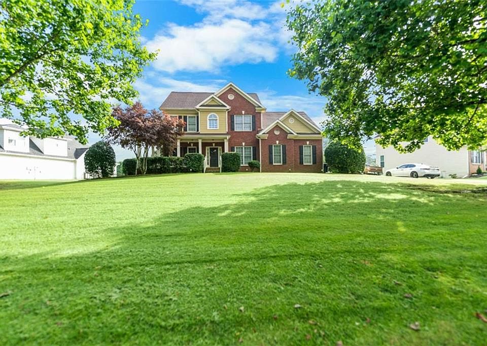 1st image of 241 Country Club Dr