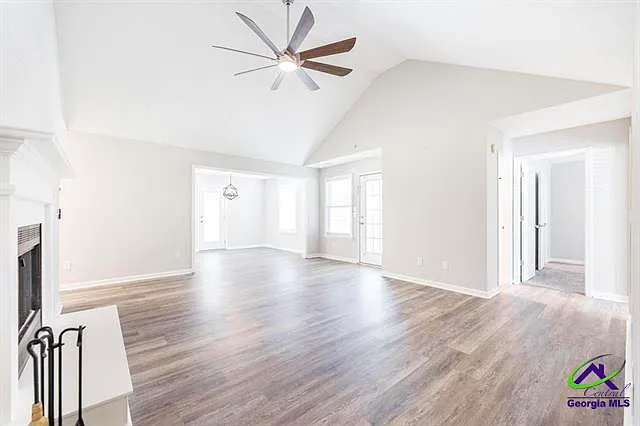 127 Grove Ln — Photo 1