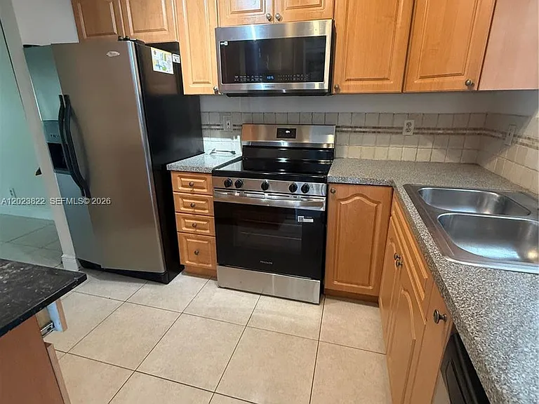 5080 SW 64th Ave #104 — Photo 1