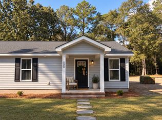 124 Honeysuckle Ln, Rose Hill, NC 28458
