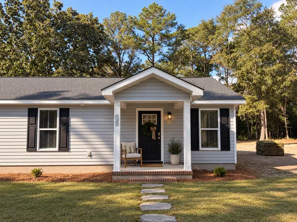 127 Honeysuckle Ln, Rose Hill, NC
