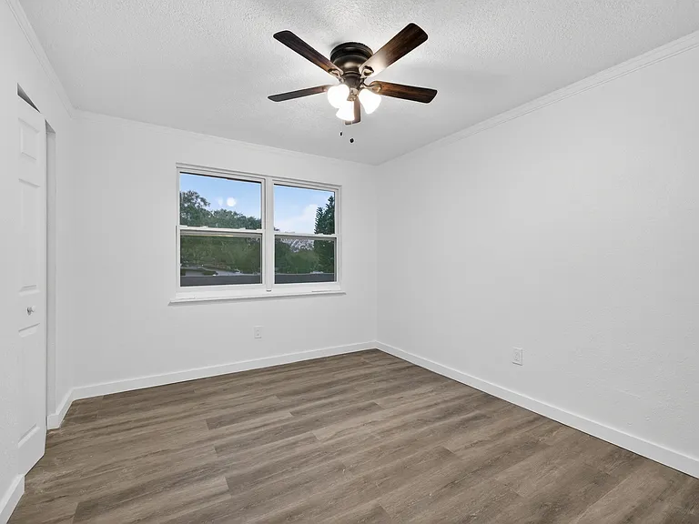 321 SE Blvd N #2 — Photo 9