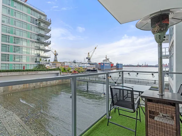 175 Victory Ship Way #204, North Vancouver, BC V7L 0G1