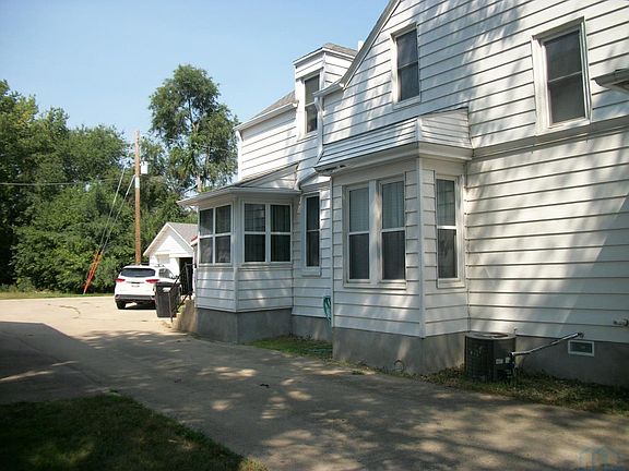 3rd image of 461 Euclid Ave