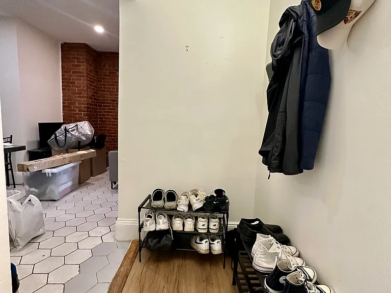 56 Park Vale Ave — Photo 4