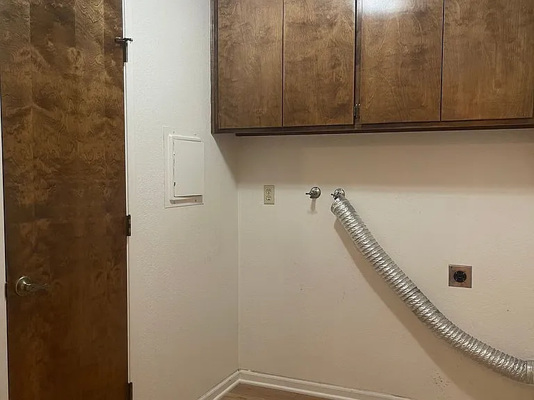 1185 Lancers Ln — Photo 3