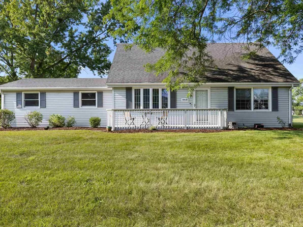 4830 Crown Point Cir, Roscoe, IL 61073
